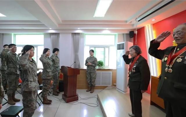 抗美援朝老兵走进军营讲战斗故事 传承先烈精神