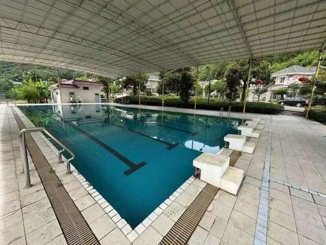 男子214万拍下别墅地块两年无法使用 购房梦碎引发争议