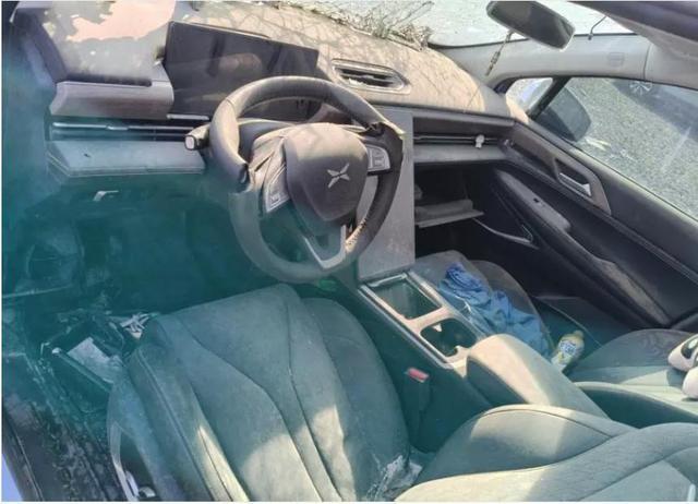 一辆严重受损汽车被31人抢着要？高价竞拍引发关注