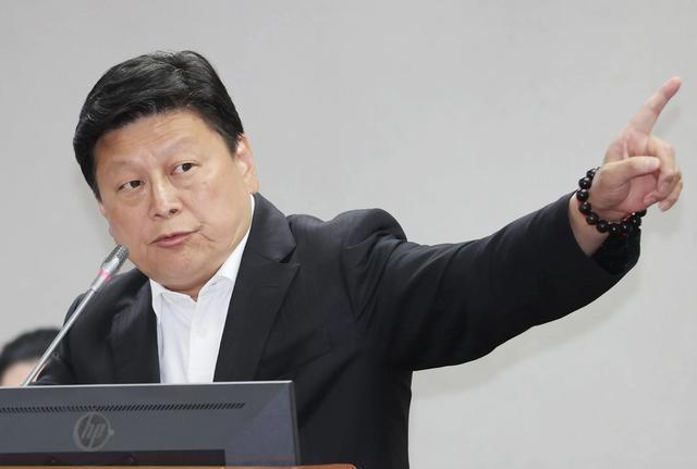 郑丽文回应季麟连言论争议 反击舆论围剿