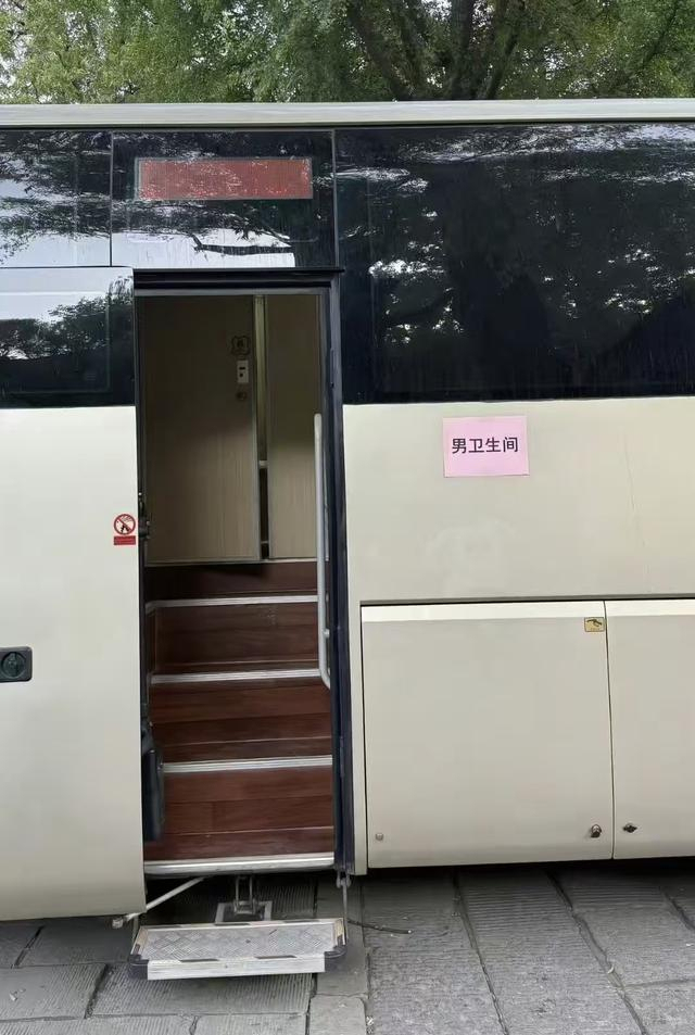 将男厕临时改女厕 景区获全网点赞 细节见文明