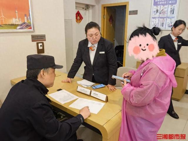 股民下载“高仿”App差点被骗 虚假投资险酿大祸