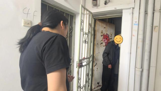 社工发现楼梯拐角有血 救回独居老人 细心巡查挽救生命