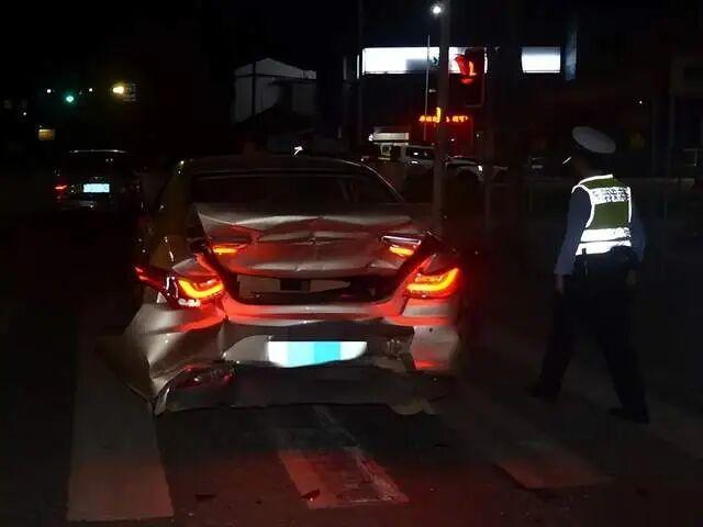 夫妻酒后各自驾车 丈夫撞上妻子 双双违法代价惨重