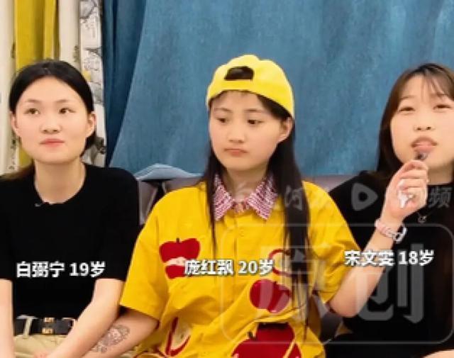 三人暴雨中合力救下坠井女孩 危急时刻显真情