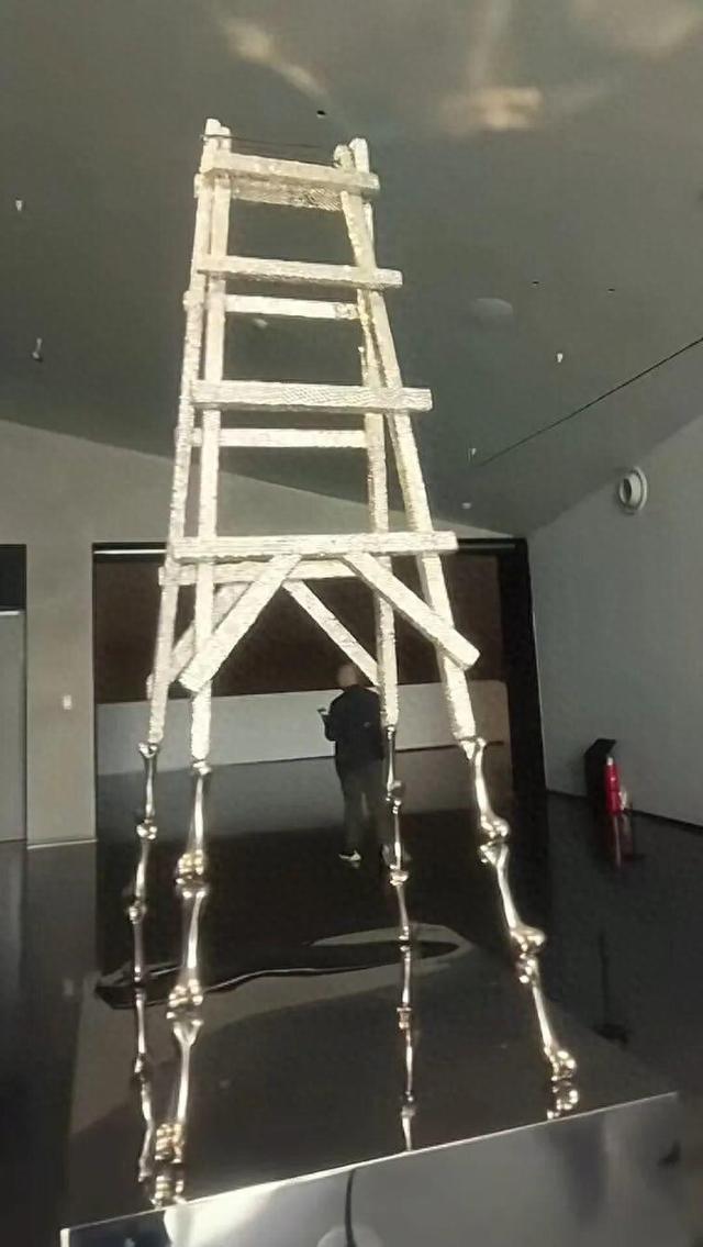 美术馆展钻石“梯子