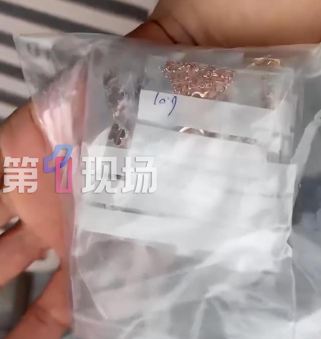 女子在水贝捡十几条黄金首饰后报警 物归原主获赞