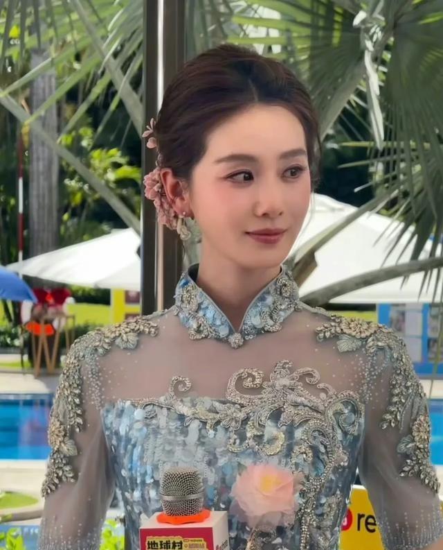 刘诗诗 热红温了还在问用的什么腮红 高温下的敬业与美丽代价