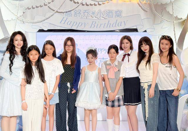 小酒窝另一个青梅竹马佟大为儿子 低调守护真亲情