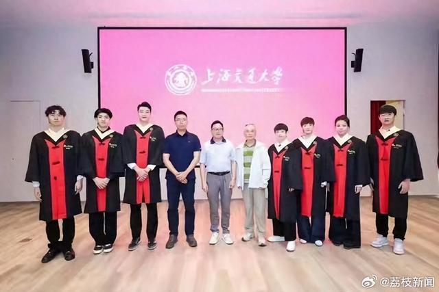 王曼昱九月將進(jìn)入清華讀研 期待研究生版“海產(chǎn)姐妹”