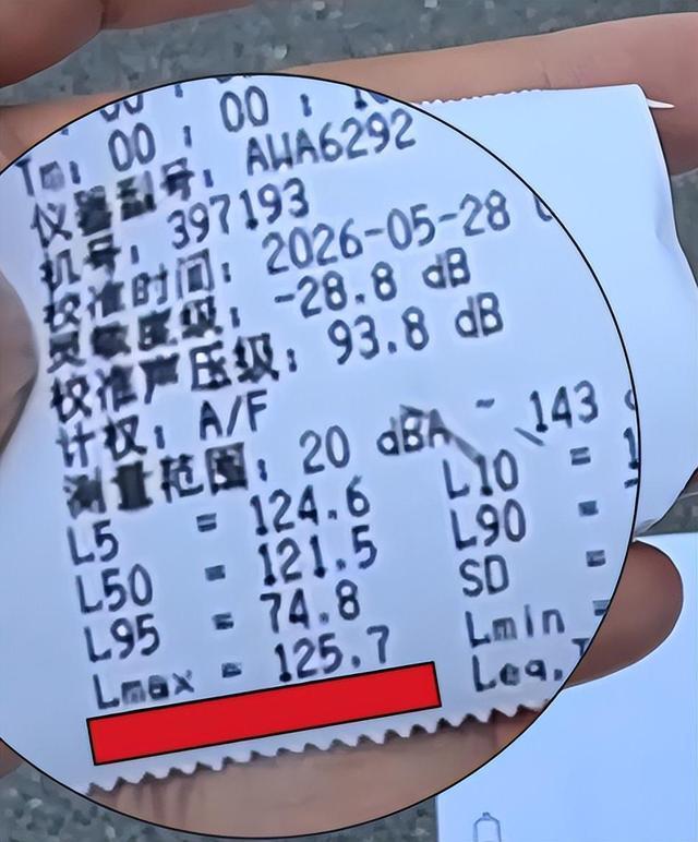奥迪跑车当警车面逆行炸街 驾驶员接受处罚并承诺守法