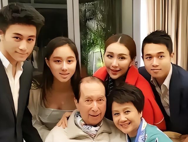 奚梦瑶世纪婚礼的最大遗憾 选址争议引发讨论