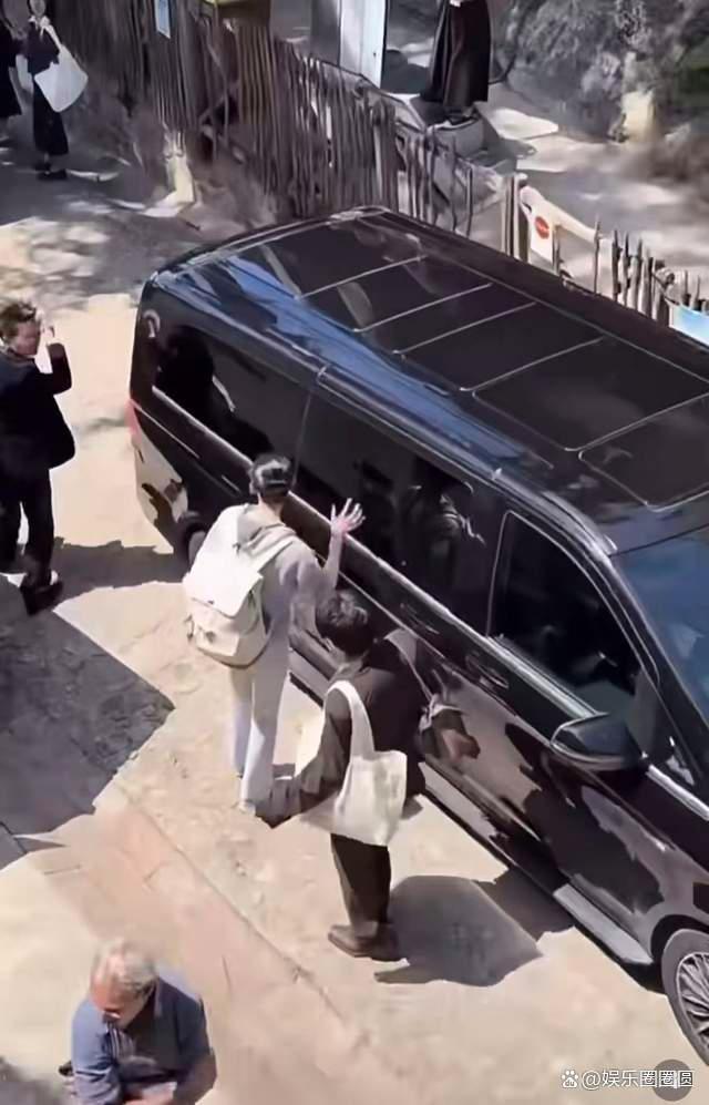 奚梦瑶婚礼香槟塔里装的是提拉米苏 甜蜜巧思引关注