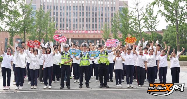 警号211985祝考生金榜题名 交警暖心应援