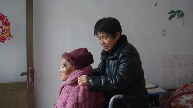 儿媳照顾婆婆35年入选中国好人榜 孝行感动全村
