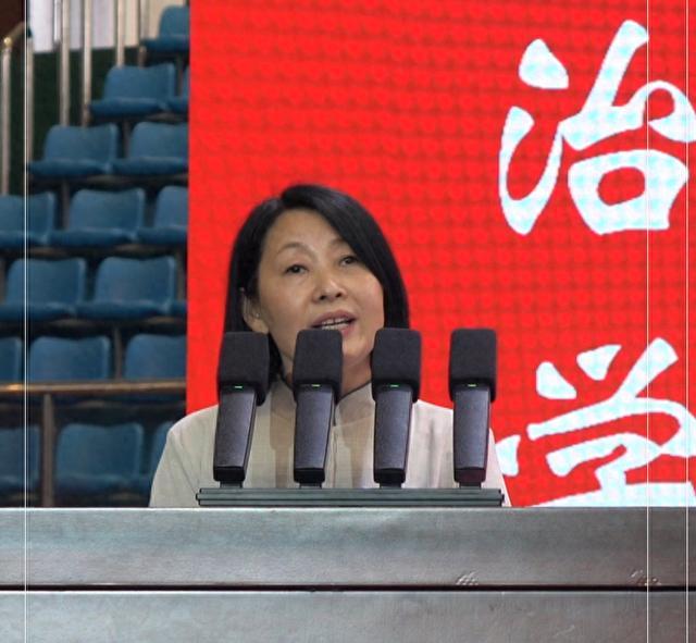 高校毕业典礼请宿管阿姨上台发言
