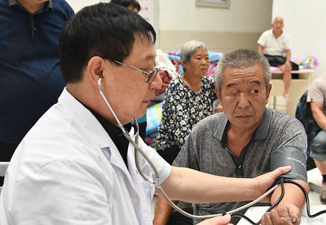 吃厄贝沙坦氢氯噻嗪需警惕4种症状 安全用药指南