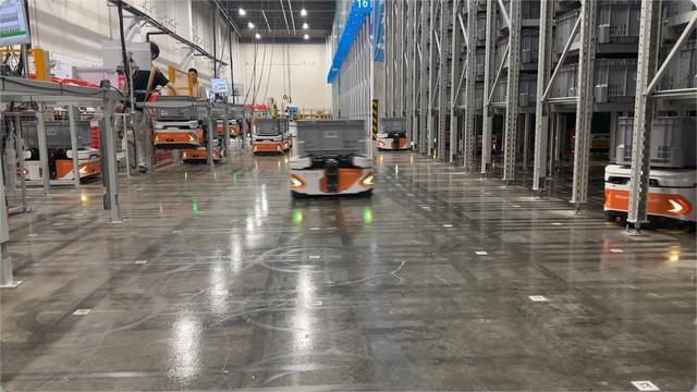 机器人变革准备拿谁开刀 仓储工人首当其冲