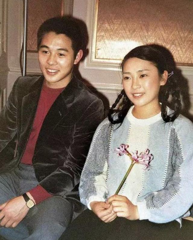 李连杰晒与女儿合照 感恩陪伴共度天伦
