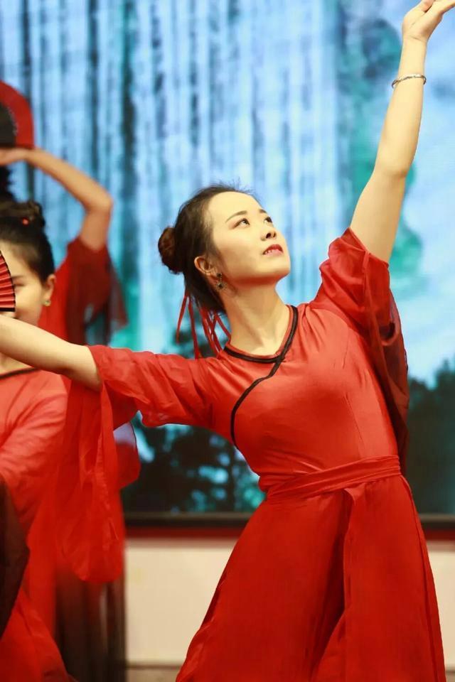 高考493分放弃本科读专科女生现状 从挫折到创业的蜕变