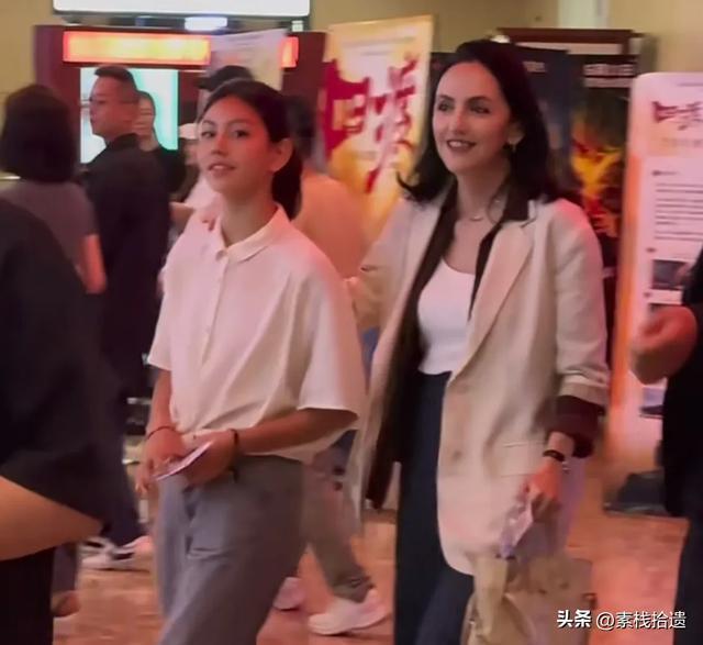 刘烨女儿长这么高了 美成焦点