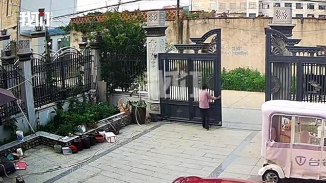 属回应老人被400斤大门砸进ICU