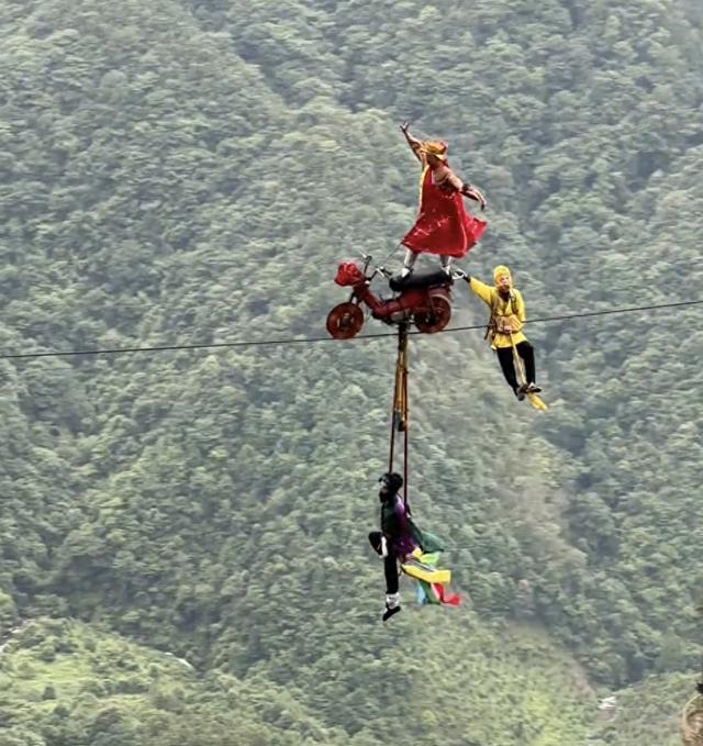 媒体评景区“高空西游”表演