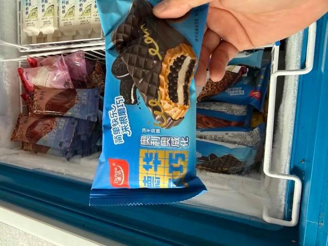 老板守着冰柜叹气:雪糕怎么没人吃?天气成主因