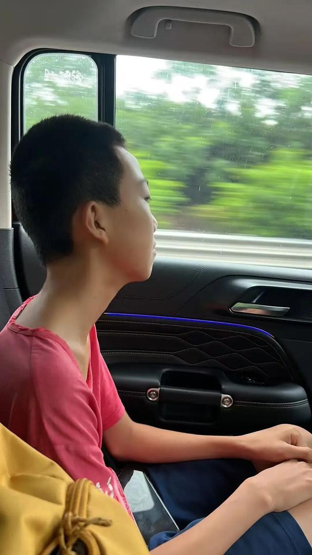 洪水里母子失散两天 志愿者助团聚 洪灾中的温暖重逢