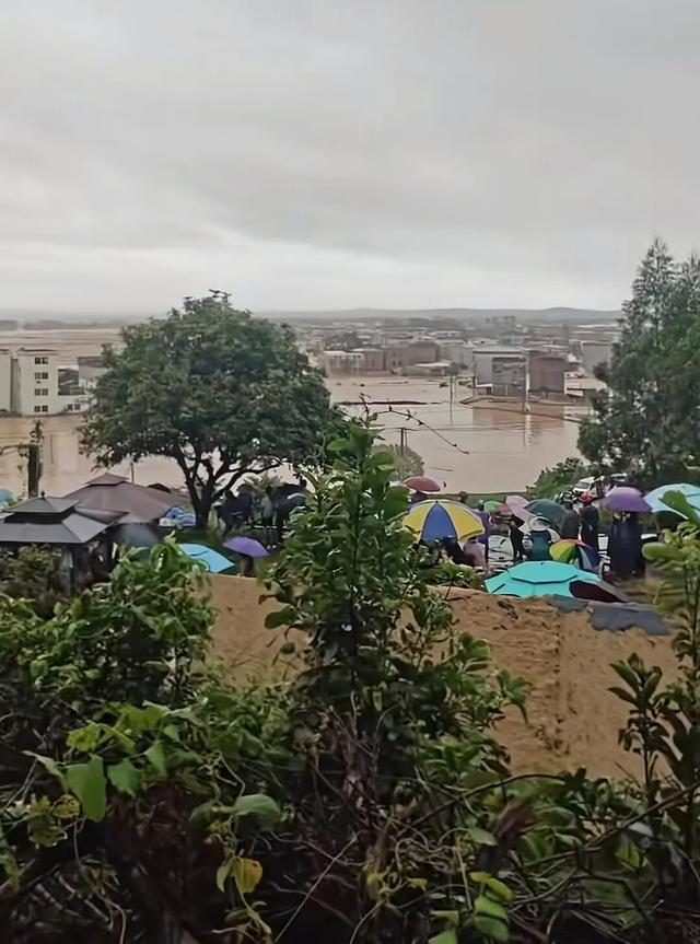 六蓝水库水位已降到大坝基岩以下 险情趋于稳定