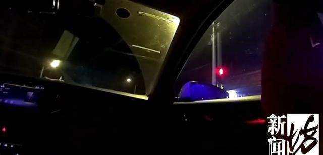陪产男子协助警方抓违法人员 准爸爸的正义之举