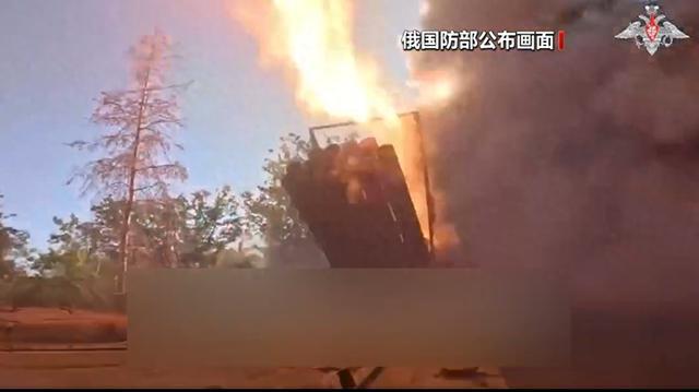 俄称打击乌军用设施 乌称袭击俄军直升机 前线交战持续升级