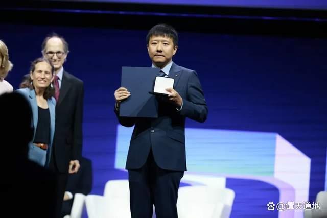 菲尔兹奖获得者邓煜全家都是学霸 学霸家族的传承密码