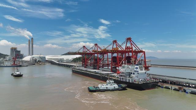 温州赶在台风逼近前抢卸17.8万吨电煤 保障浙南能源供应