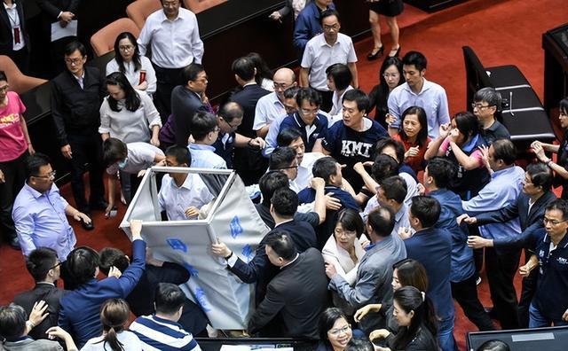 民进党为何死抱“台独”不放