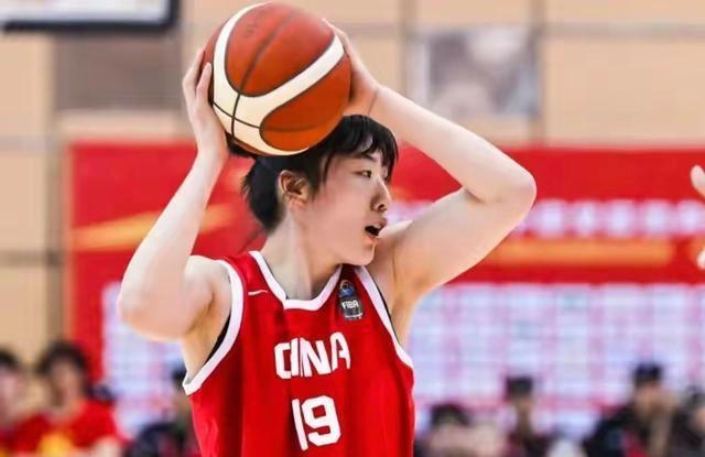 中国女篮vs尼日利亚最后两分钟纯享 张子宇无惧防守强拿两分制胜