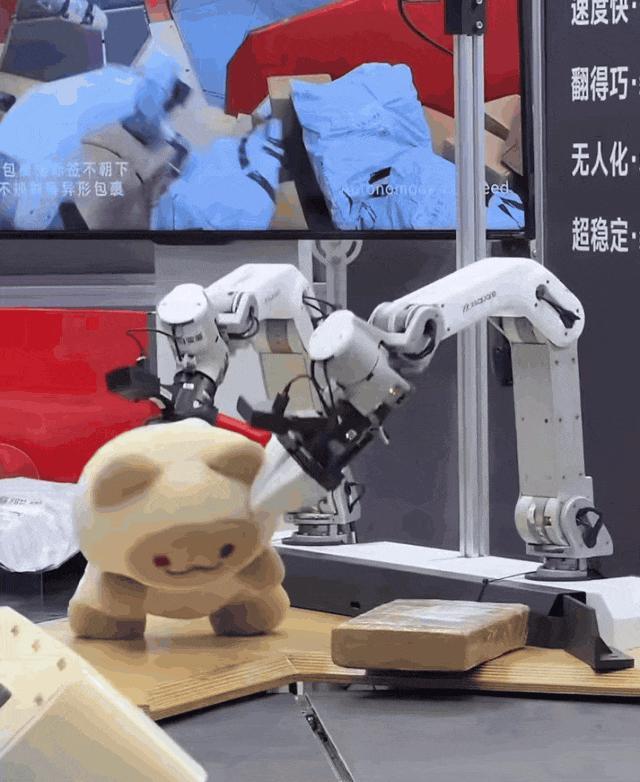 机器人开始“找工作” 招聘会现场直击
