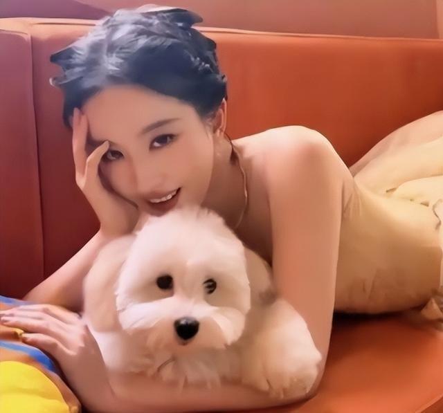 刘亦菲金九芭莎封面 松弛与分量并存