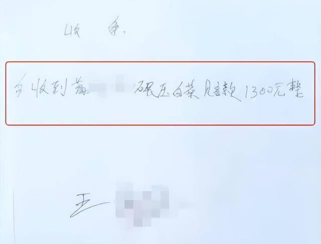 货车司机称压坏20余棵白菜被索赔1万 赔偿争议引发热议
