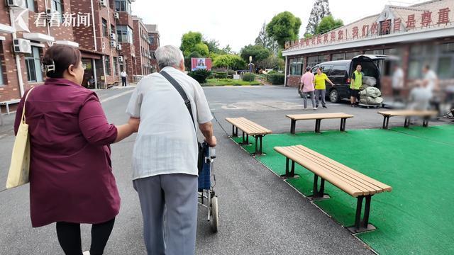 老人带两智残儿子入住养老院 难题终得解