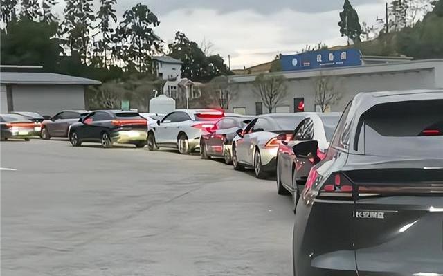 新能源汽车“续航焦虑”缓解了吗 国庆充电数据揭示变化
