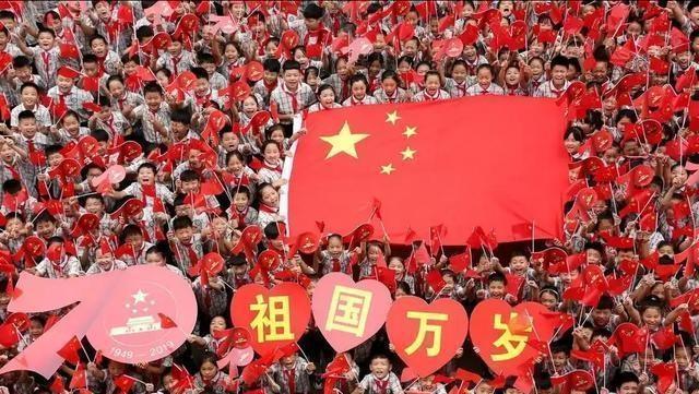 台退将戴脚镣发声：中国必将统一
