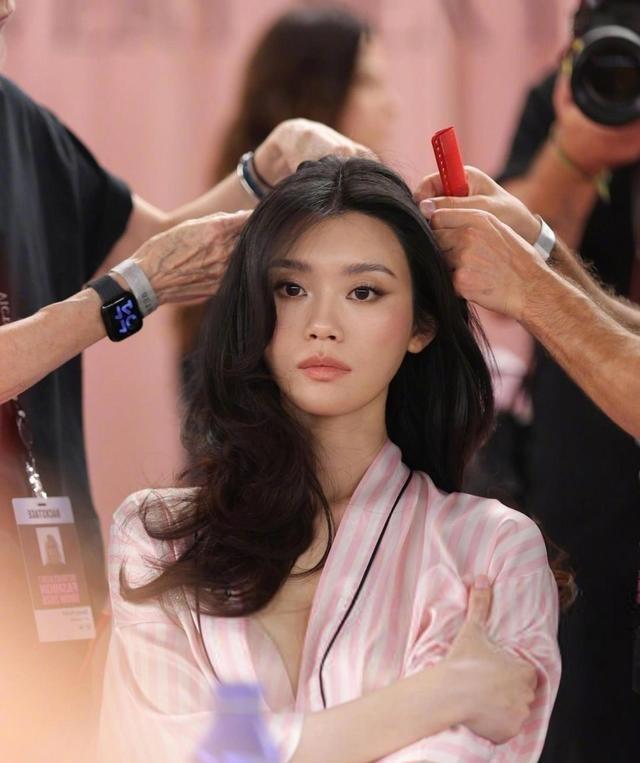 维密请回奚梦瑶的背后 8年后的回归之路