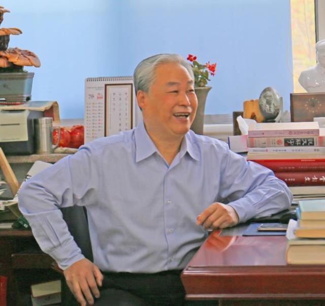 丁再献骨刻文集诗纪念毛泽东诞辰130周年