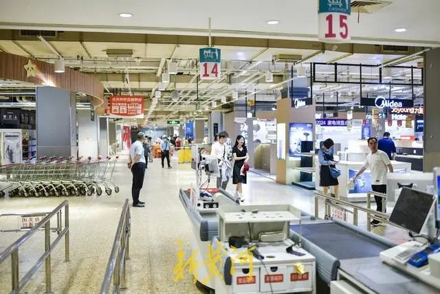 24岁的济南首家大润发超市闭店，卖场搬迁工作进入尾声