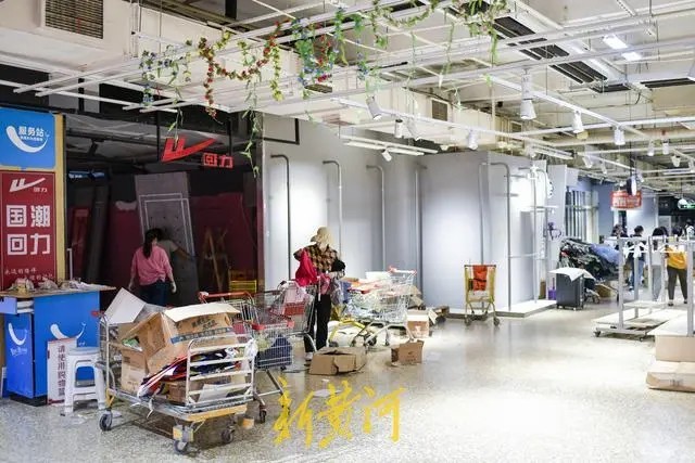 24岁的济南首家大润发超市闭店，卖场搬迁工作进入尾声
