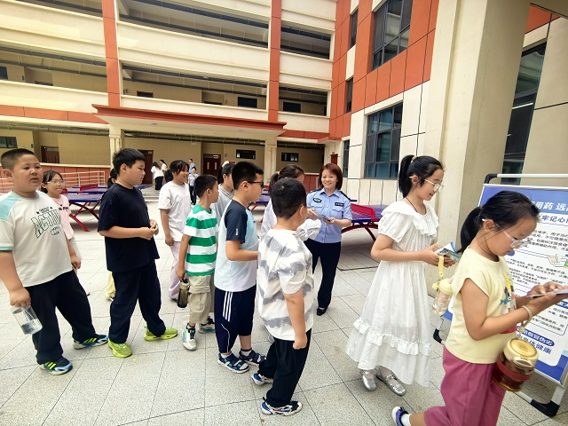 府谷县公安局环食药侦大队：安全宣讲进校园 护航少年平安成长