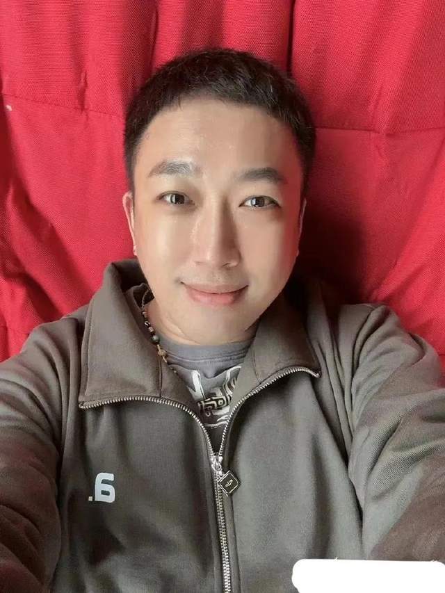 娱圈1天5个瓜：道歉，移民，恶意营销，还有人甘当“绝望的文盲”