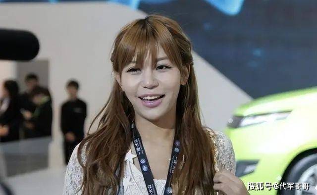13年前，“宁愿坐在宝马车里哭”的拜金女马诺，如今35岁嫁入豪门了吗？