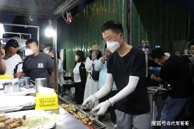 3天涨粉220万！草根歌手郭有才凭什么这么火？